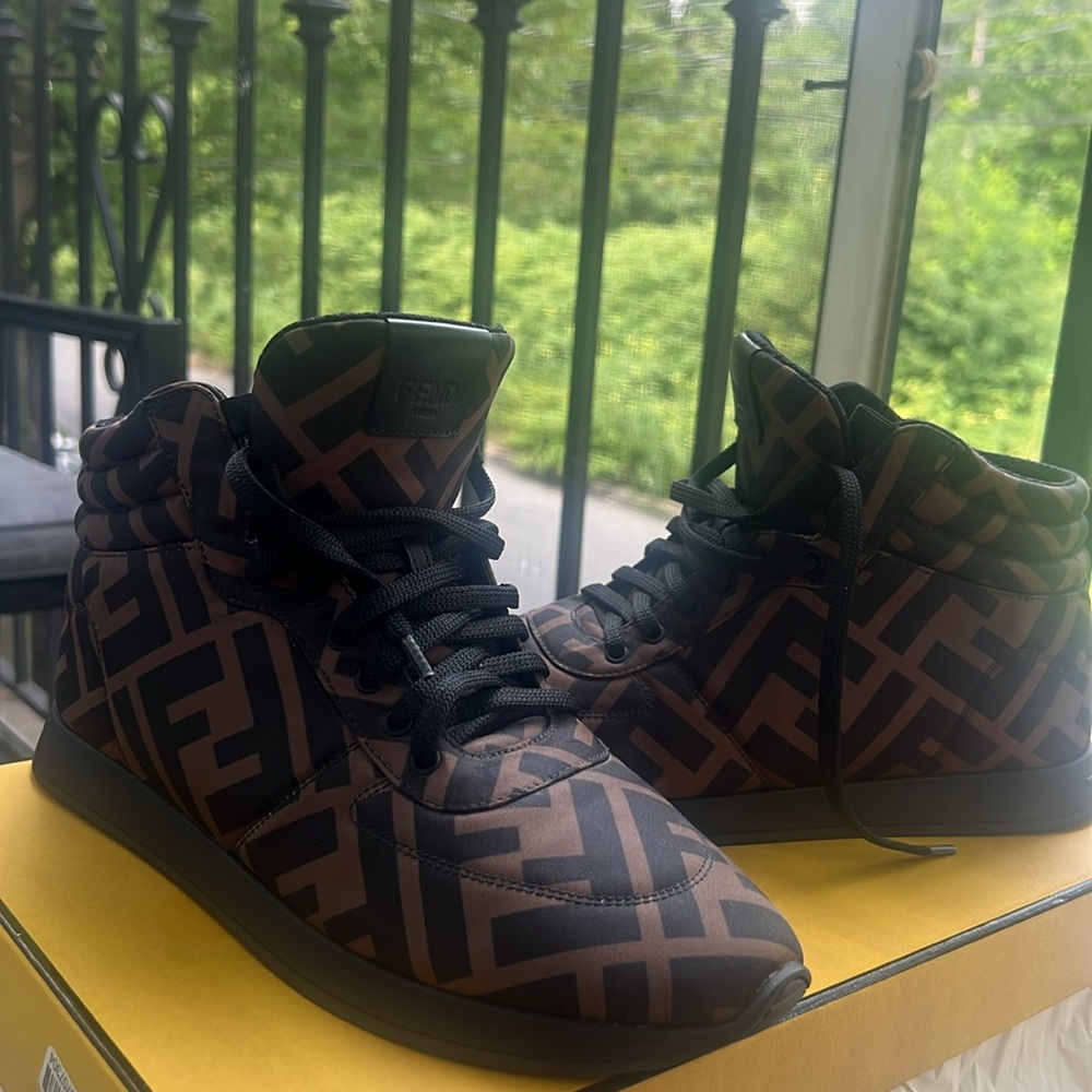 Wrong Size , Worn Once Size 39 - image 6